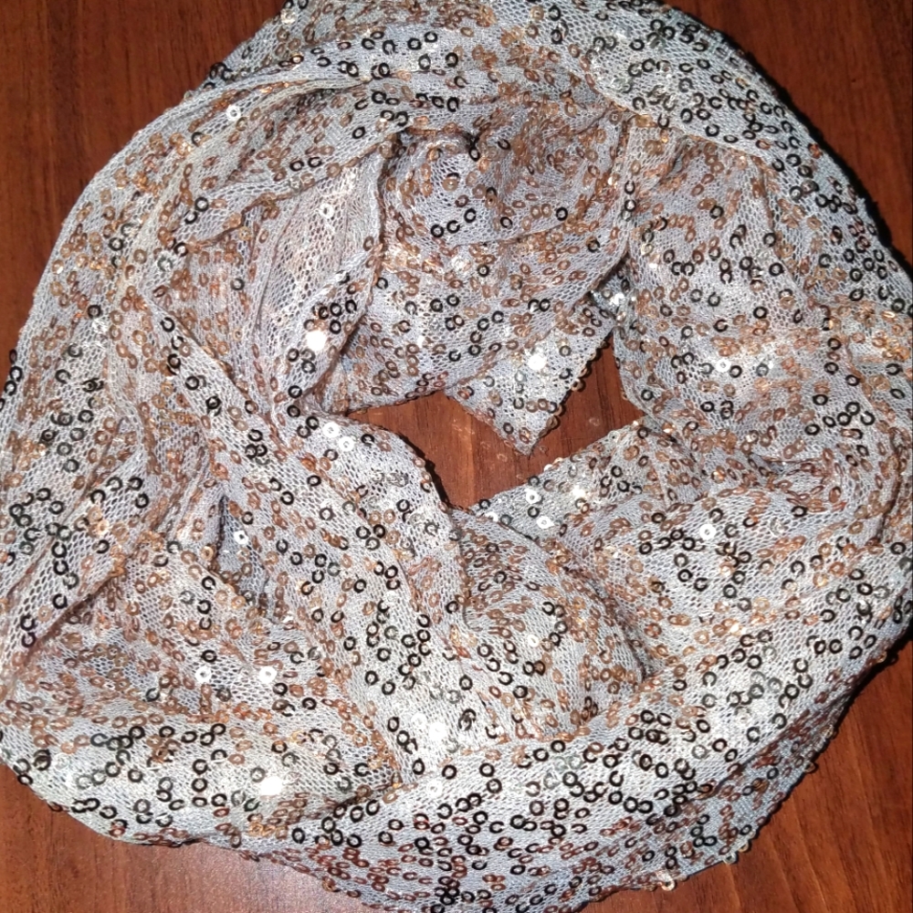 Woman's Gold sequence scarf
